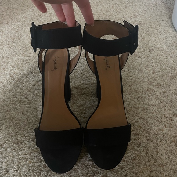 Lulu’s Platform Heels - Picture 2 of 5